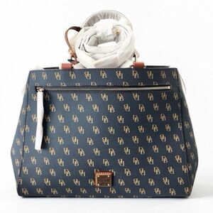 🆕 Dooney & Bourke Greta Zip Satchel